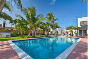 701 W Ocean Ave Luxury Mini Resort with pool